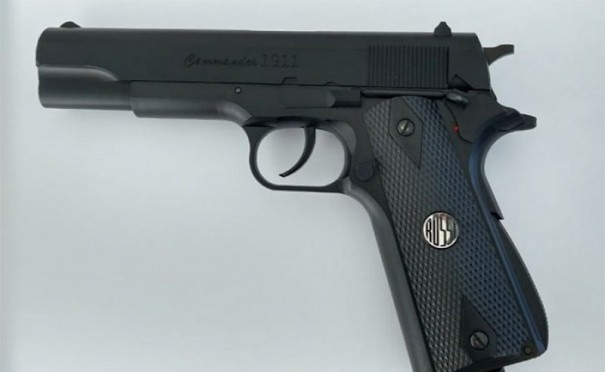 Indiv�duo � detido ap�s amea�ar vizinho com simulacro de arma de fogo em Tup�