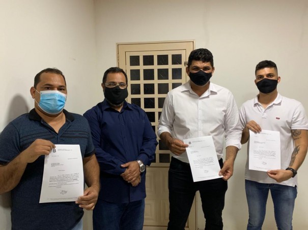 Vereadores conquistam caminh�o de coleta seletiva para Sagres