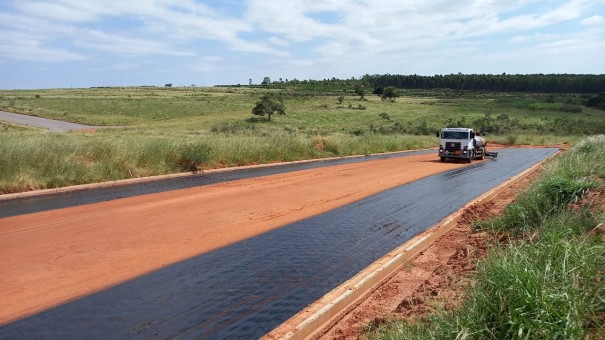 Prefeitura de Osvaldo Cruz intensifica obras de pavimenta��o no Distrito Lino Ferrari