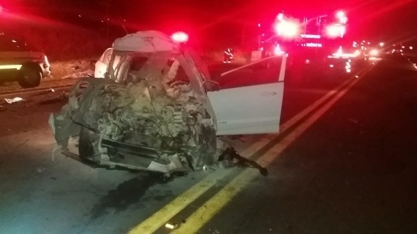 Homem morre aps bater carro em traseira de caminho na Rodovia Comandante Joo Ribeiro de Barros