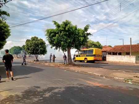 Incêndio em micro-ônibus escolar mobiliza Corpo de Bombeiros em Martinópolis