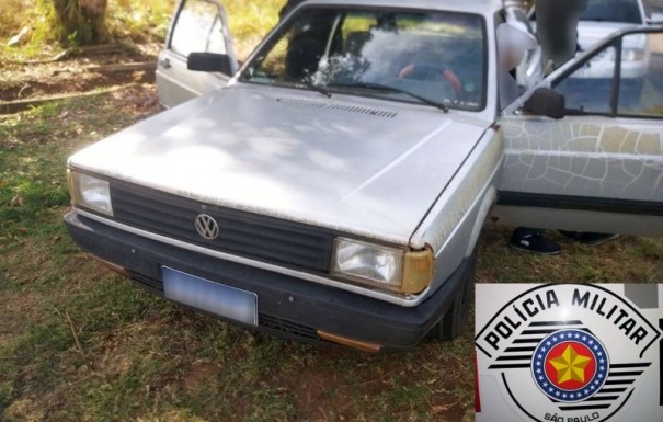 Pol�cia Militar de Iacri aborda carro e captura procurado na SP-294