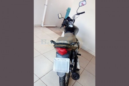 Polícia Militar de Arco-Íris recupera moto que havia sido furtada no Paraná