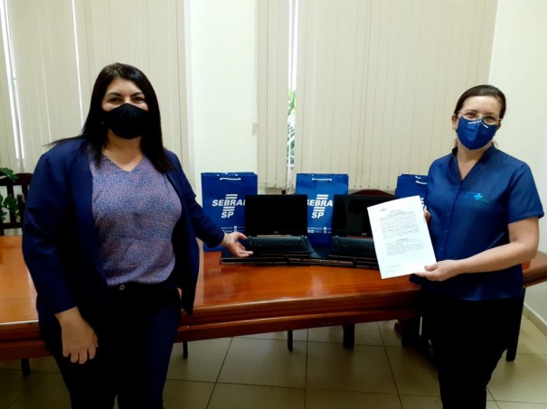 Santa Casa de Osvaldo Cruz recebe doa��o de notebooks do SEBRAE-SP