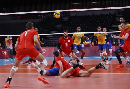 Brasil leva virada da Rússia e vê sonho do ouro ruir no vôlei masculino