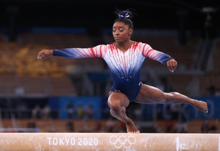Simone Biles é bronze na trave, e Flávia Saraiva fica fora do pódio