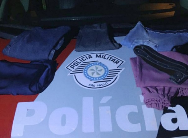 Mulher  presa em flagrante aps furto de roupas a estabelecimento comercial de Osvaldo Cruz