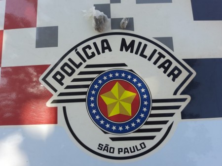 Dois homens foram flagrados portando droga, em Osvaldo Cruz