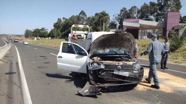 Motorista fica ferido em capotamento de picape na Rodovia Assis Chateaubriand, em Presidente Prudente