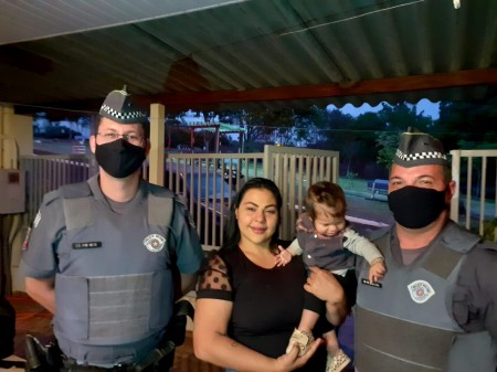 Policiais Militares encontram criança que socorreram após ingerir planta tóxica em Osvaldo Cruz