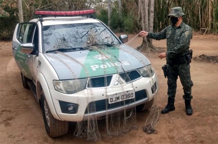 Polícia Ambiental apreende redes de pesca armadas no Rio do Peixe em Parapuã