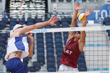 Alison e Alvaro perdem nas quartas de final do vôlei de praia