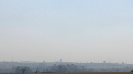 Região é encoberta por nuvem de fumaça