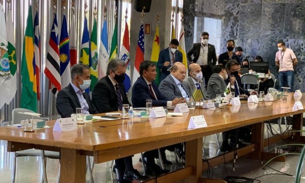Governadores pedem reunio com Bolsonaro para diminuir tenso entre poderes