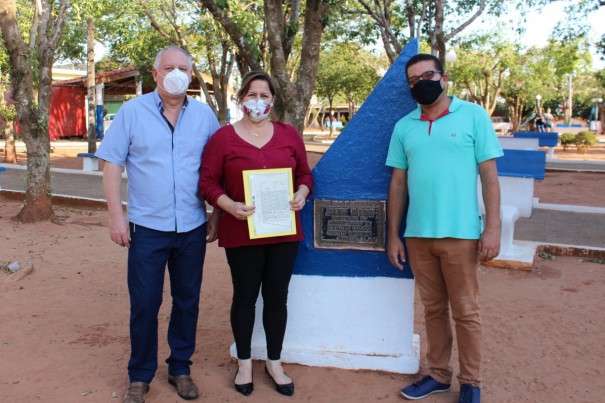 Ap�s 54 anos, pra�a central de Salmour�o recebe documenta��o