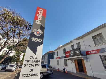 Rapaz acaba preso após ser flagrado pela PM com motocicleta furtada e simulacro de arma de fogo