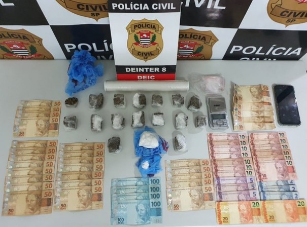 Homem � preso com coca�na, maconha, e mais de R$ 2 mil em dinheiro