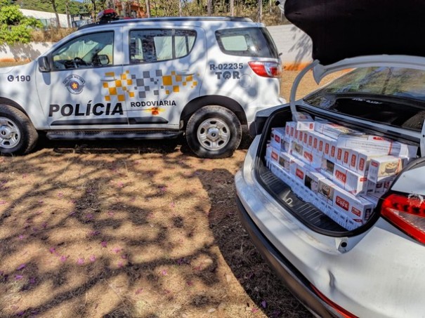 Carga com 3,5 mil ma�os de cigarros contrabandeados � apreendida durante fiscaliza��o policial em Iep�