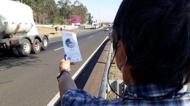 Megacomando contra emisso excessiva de fumaa preta por veculos a diesel  realizada pela Cetesb