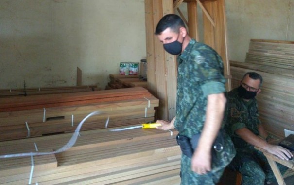 Madeireira � autuada em mais de R$ 1,5 mil por venda irregular de madeira serrada em Fl�rida Paulista