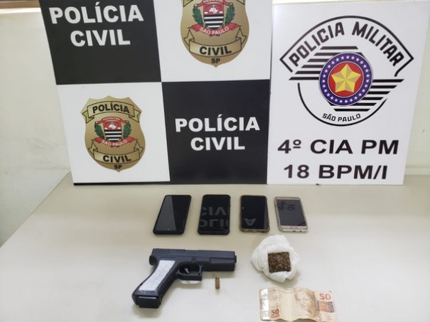 Suposto l�der de tr�fico de drogas e comparsas s�o presos durante opera��o policial em �lvares Machado