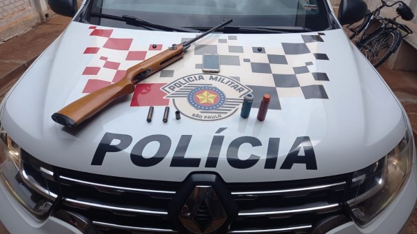 Pol�cia Militar prende homem por posse ilegal de arma de fogo e muni��es em Ouro Verde