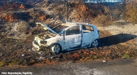 Incêndio destrói veículo na Vicinal Tupã - Queiroz 