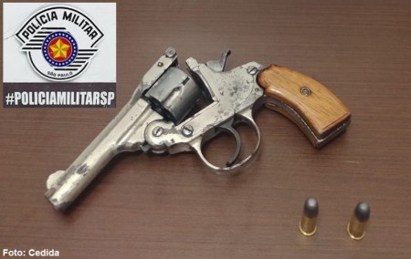 Homem é preso por porte ilegal de arma de fogo em Parnaso 