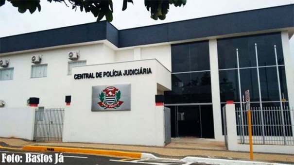 Pol�cia Civil de Tup� prende jovem e a apreende com por��es de coca�na 