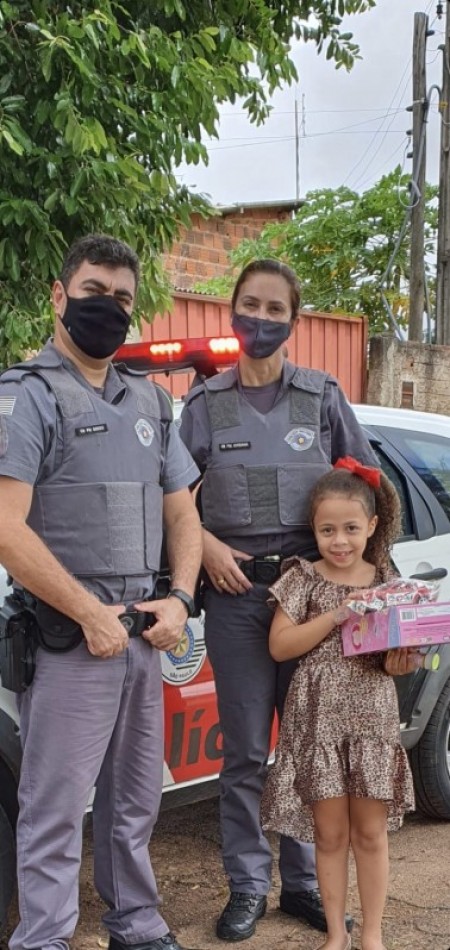 Polícia Militar realiza desejo de criança que escreve carta ao Papai Noel