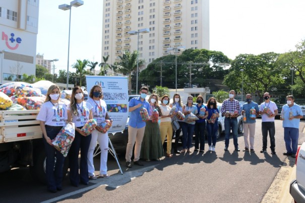 Sabesp e parceiros realizam repasse de mais de 2 toneladas de tampas plsticas e lacres de latinhas ao Hospital de Esperana