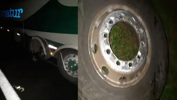 Passageiros de nibus quebrado ficam mais de seis horas em rodovia; veculo extra tambm quebra