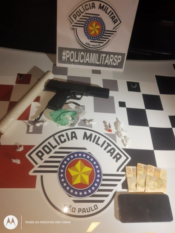 Em Adamantina, PM prende homem por tr�fico, apreende drogas e simulacro de arma de fogo