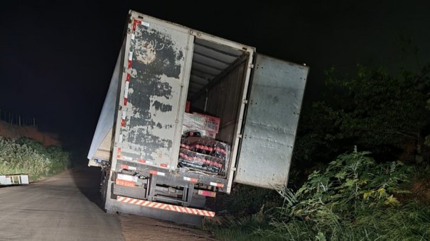 PM prende dupla suspeita de furto de carga e falsa comunica��o de crime em Mar�lia