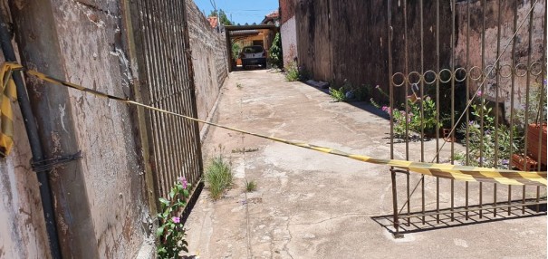 Casal de inquilinos suspeito de assassinar idosa e esconder o corpo da v�tima dentro de porta-malas de carro � preso