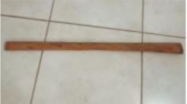 Mulher tem costela fissurada ap�s agredida com cabo de madeira pelo am�sio; homem � preso pela PM