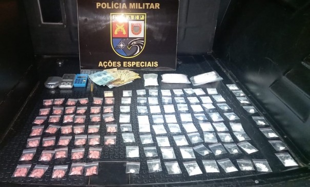Sete homens s�o presos em flagrante com mais de 400 comprimidos de ecstasy e por��es de coca�na em Presidente Prudente