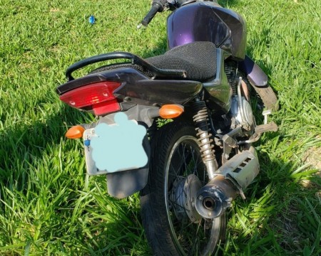 Motociclista fica ferido ao se desequilibrar com cabo de internet sobre a Rodovia Comandante João Ribeiro de Barros