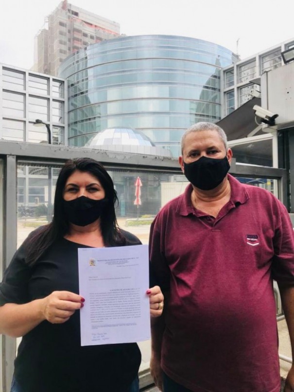 Prefeita Vera e Vice-Prefeito Amilton protocolam of�cio de inten��o de compra de vacinas da Pfizer