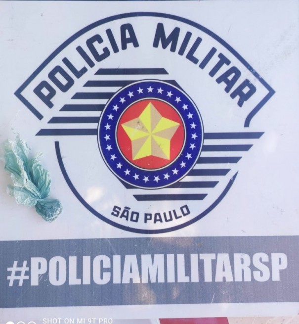 Pol�cia Militar surpreende adolescentes com maconha, em Salmour�o