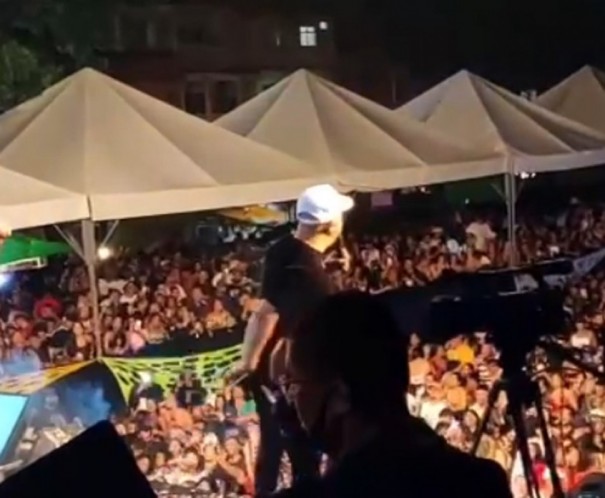 Belo � preso por show em escola na Mar� durante a pandemia
