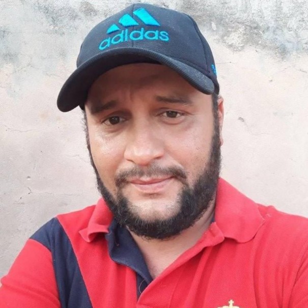 Homem morre ap�s colidir moto contra �rvore em Junqueir�polis