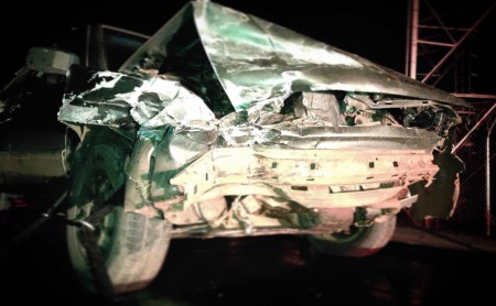 Para não colidir contra caminhão, motorista desvia e bate em defensa metálica na SP-294, em Parapuã 