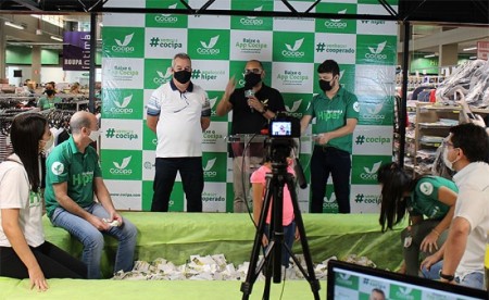 Sorteio final da campanha Hiper Cliente Feliz Cocipa distribuiu R$ 72 mil em vales-compras