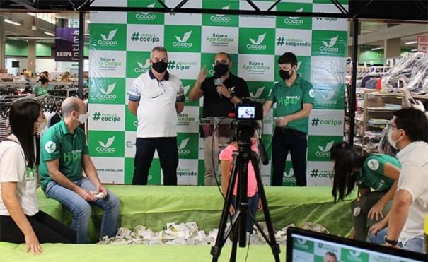 Sorteio final da campanha Hiper Cliente Feliz Cocipa distribuiu R$ 72 mil em vales-compras