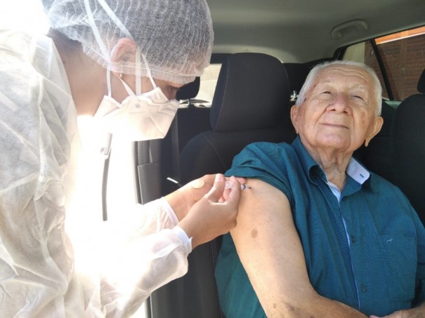 Osvaldo Cruz antecipa vacinao de idosos acima de 90