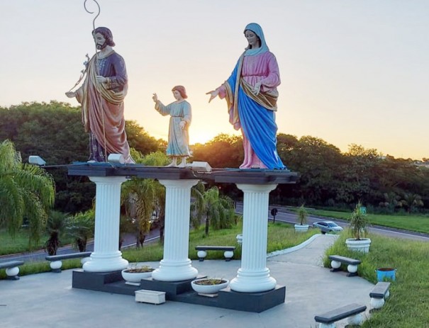 Conclu�da restaura��o das imagens da Sagrada Fam�lia as margens da SP-294 em Luc�lia