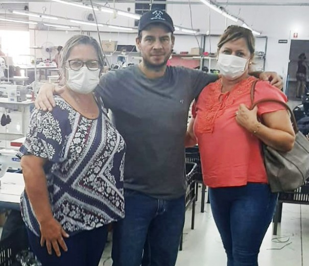 Prefeita e vereadora de Salmour�o visitam empresa em Osvaldo Cruz