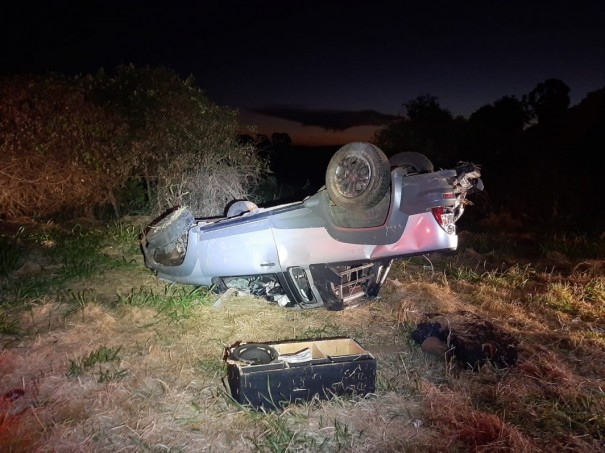 Motorista de Osvaldo Cruz fica ferido ap�s capotar ve�culo na SP 294 em Iacri