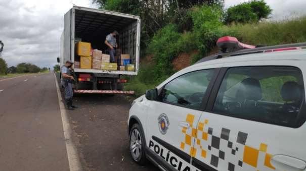 Caminh�o de Adamantina � abordado com carga de contrabando avaliada em R$ 500 mil; tr�s foram presos